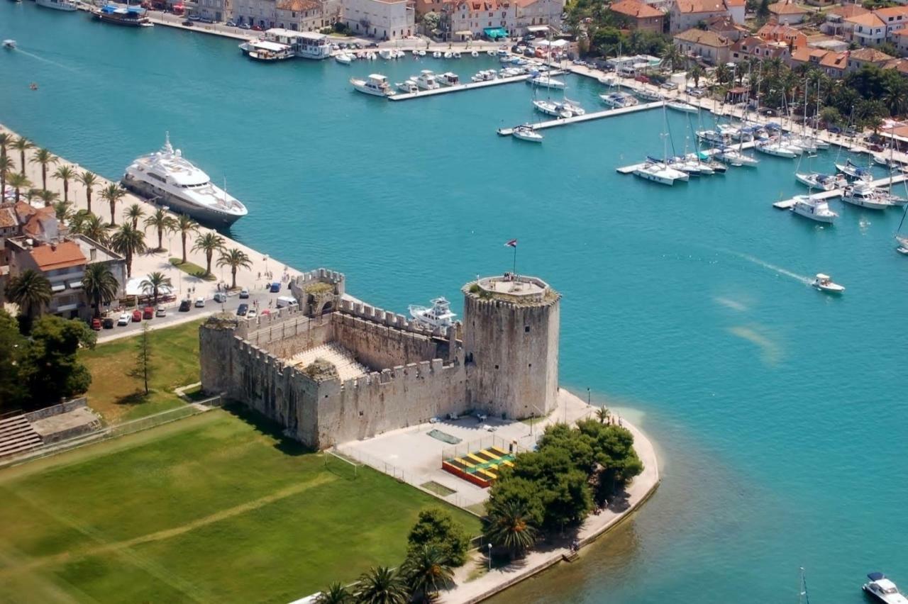 Apartment Ferias Trogir Exterior photo