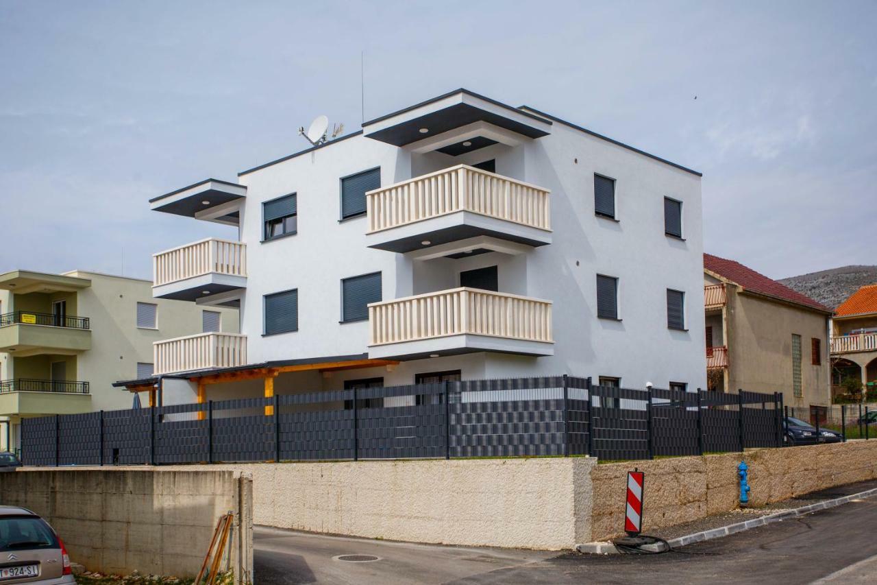Apartment Ferias Trogir Exterior photo