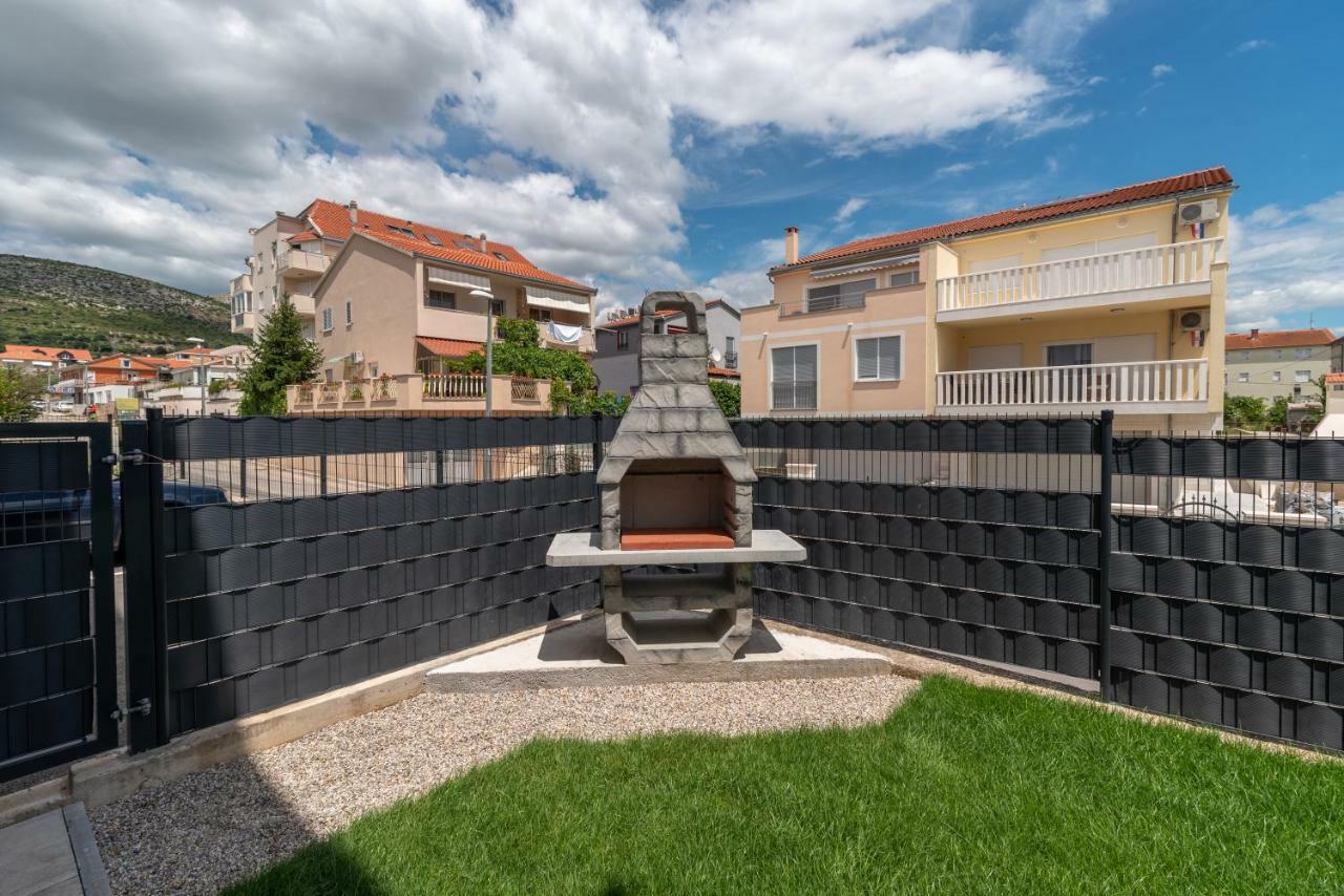 Apartment Ferias Trogir Exterior photo